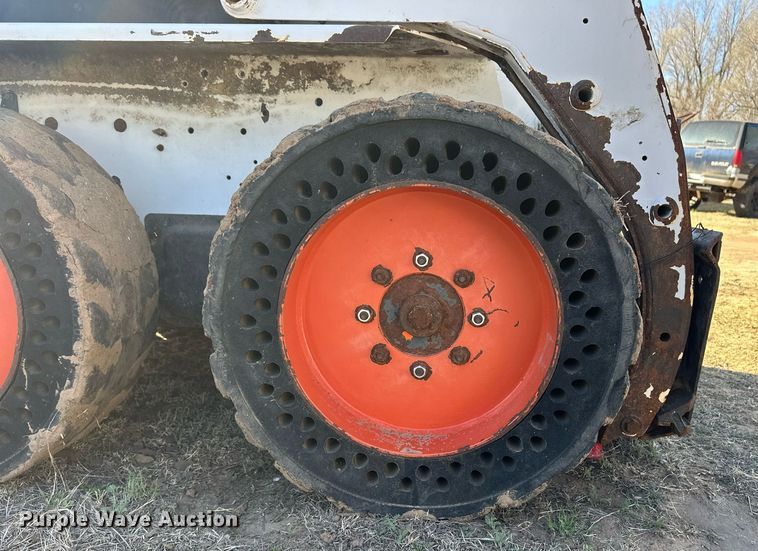 image for item ER8931 2013 Bobcat S130 skid steer loader