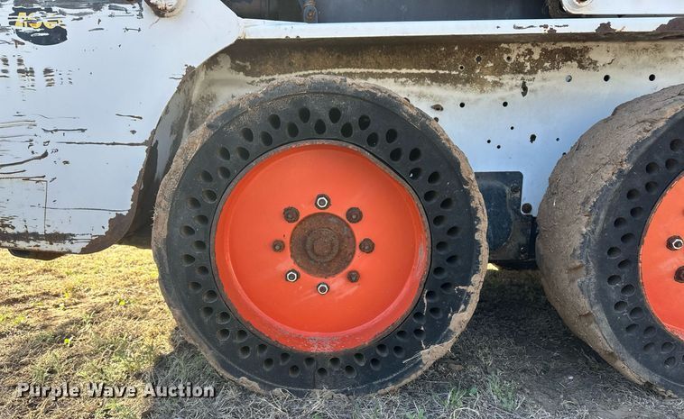 image for item ER8931 2013 Bobcat S130 skid steer loader