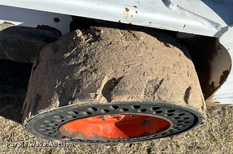 image for item ER8931 2013 Bobcat S130 skid steer loader