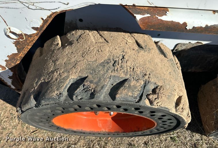 image for item ER8931 2013 Bobcat S130 skid steer loader