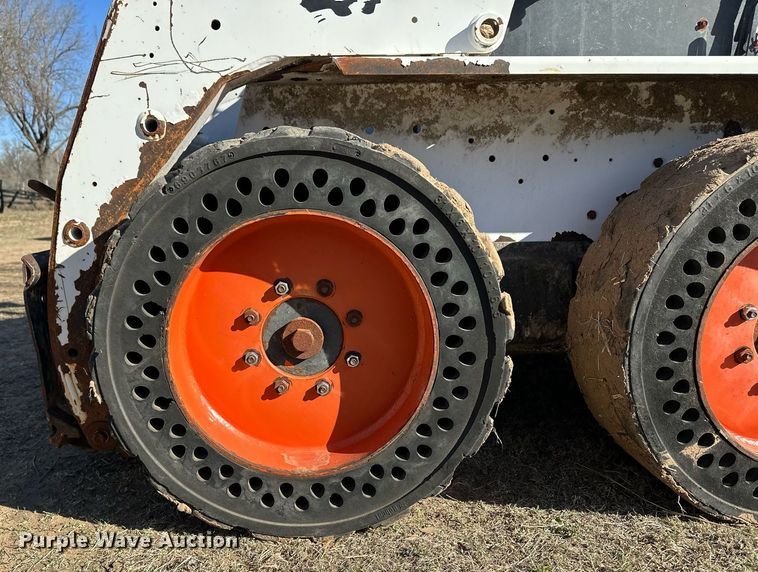 image for item ER8931 2013 Bobcat S130 skid steer loader