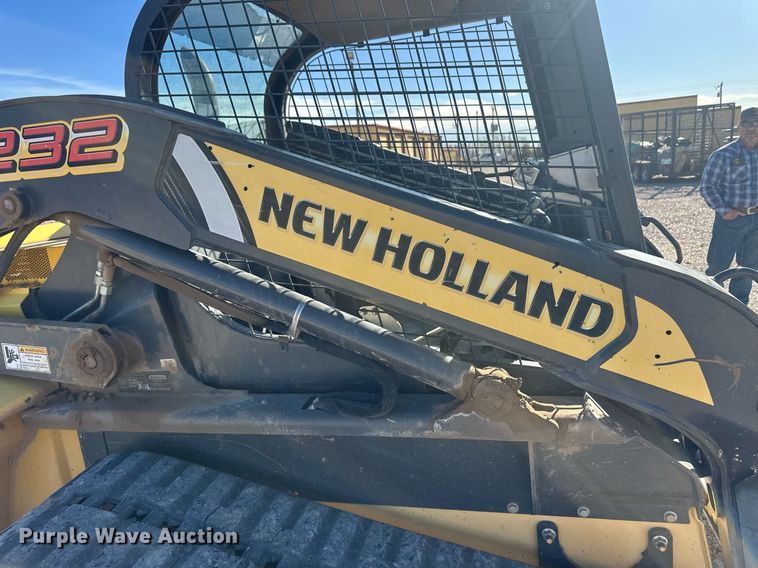 image for item ER8955 2014 New Holland C232 tracked skid steer loader