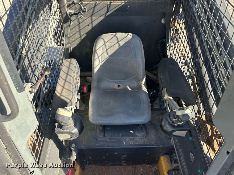 image for item ER8955 2014 New Holland C232 tracked skid steer loader