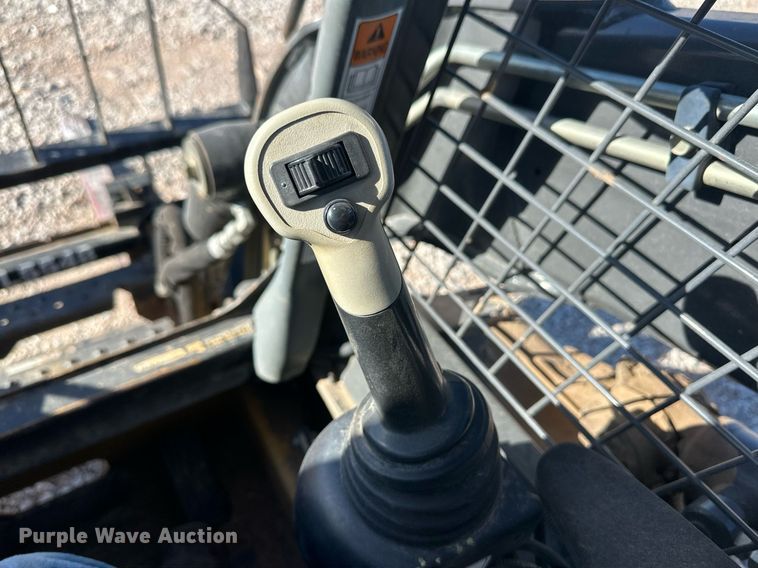 image for item ER8955 2014 New Holland C232 tracked skid steer loader