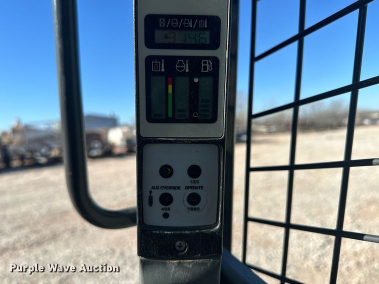 image for item ER8955 2014 New Holland C232 tracked skid steer loader