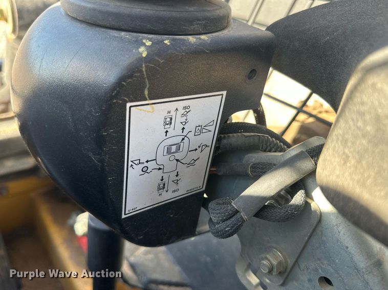 image for item ER8955 2014 New Holland C232 tracked skid steer loader