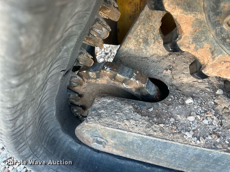 image for item ER8955 2014 New Holland C232 tracked skid steer loader