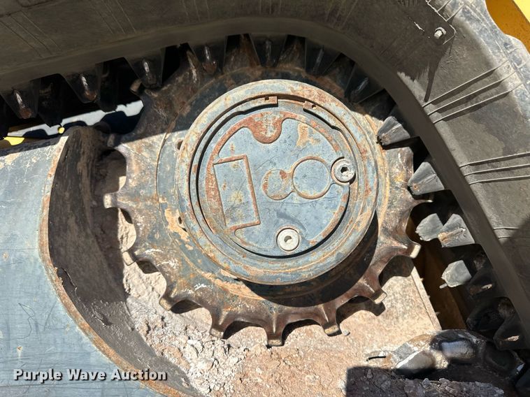 image for item ER8955 2014 New Holland C232 tracked skid steer loader