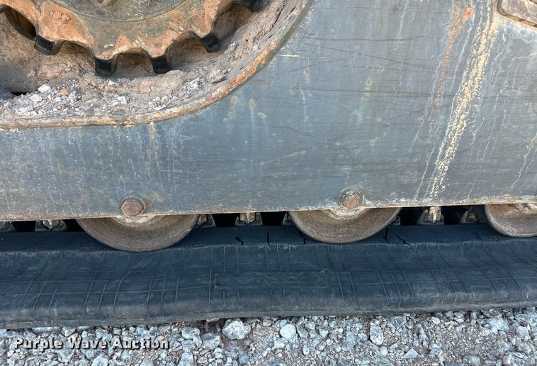 image for item ER8955 2014 New Holland C232 tracked skid steer loader