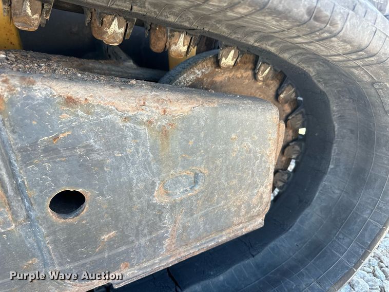 image for item ER8955 2014 New Holland C232 tracked skid steer loader