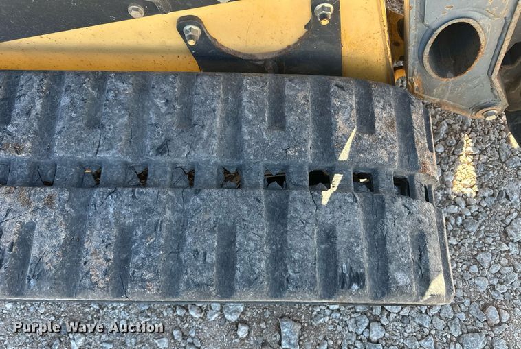 image for item ER8955 2014 New Holland C232 tracked skid steer loader