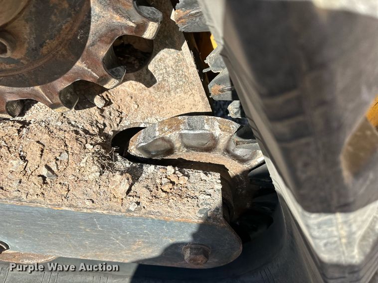 image for item ER8955 2014 New Holland C232 tracked skid steer loader