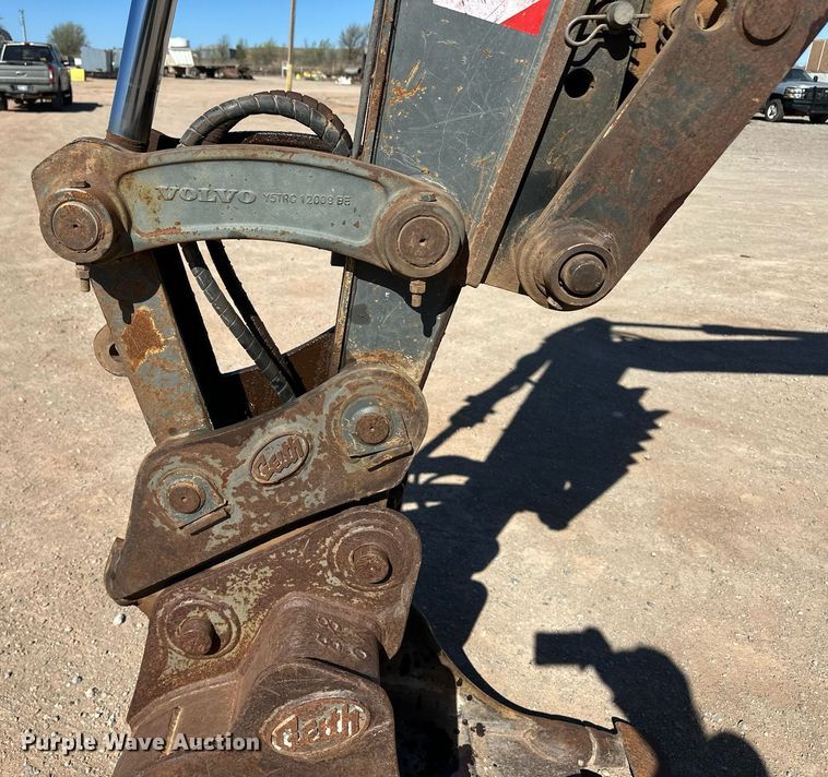 image for item ER8959 2006 Volvo ECR88 mini excavator