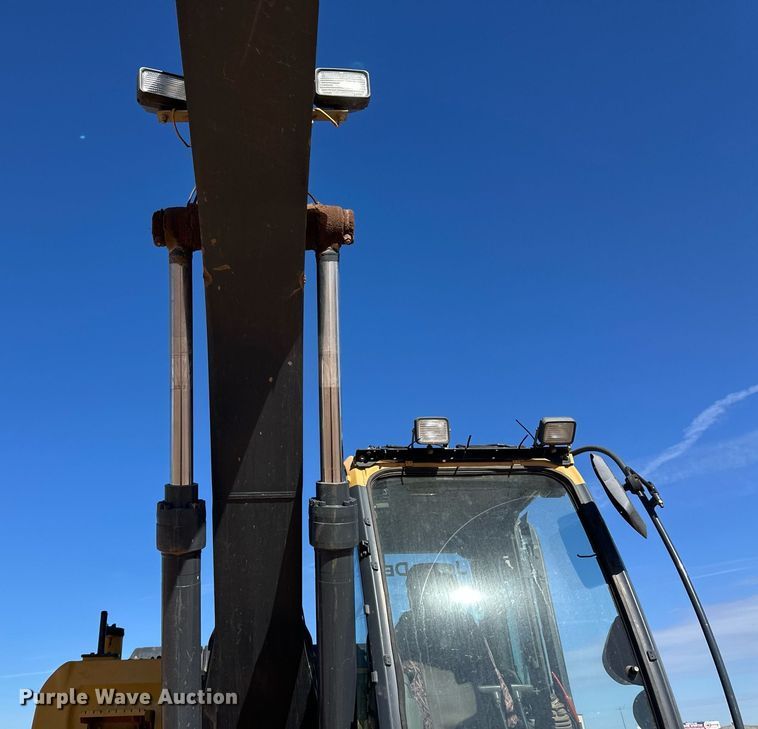 image for item ER8960 2012 John Deere 180G LC excavator