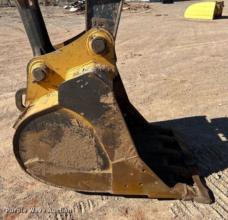 image for item ER8960 2012 John Deere 180G LC excavator