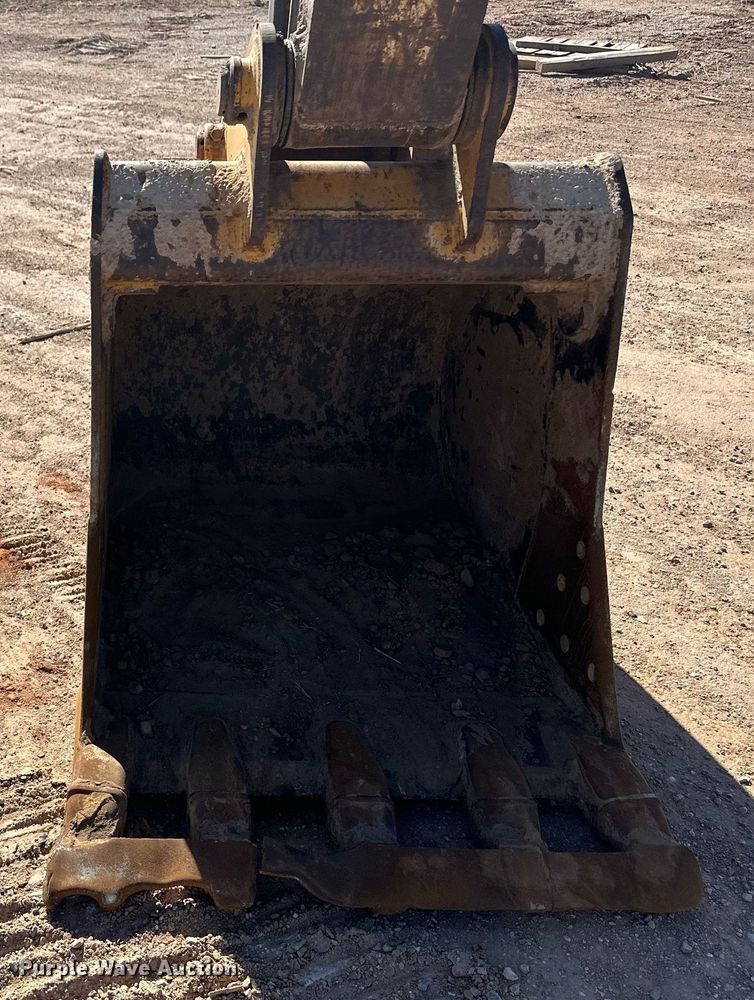 image for item ER8960 2012 John Deere 180G LC excavator