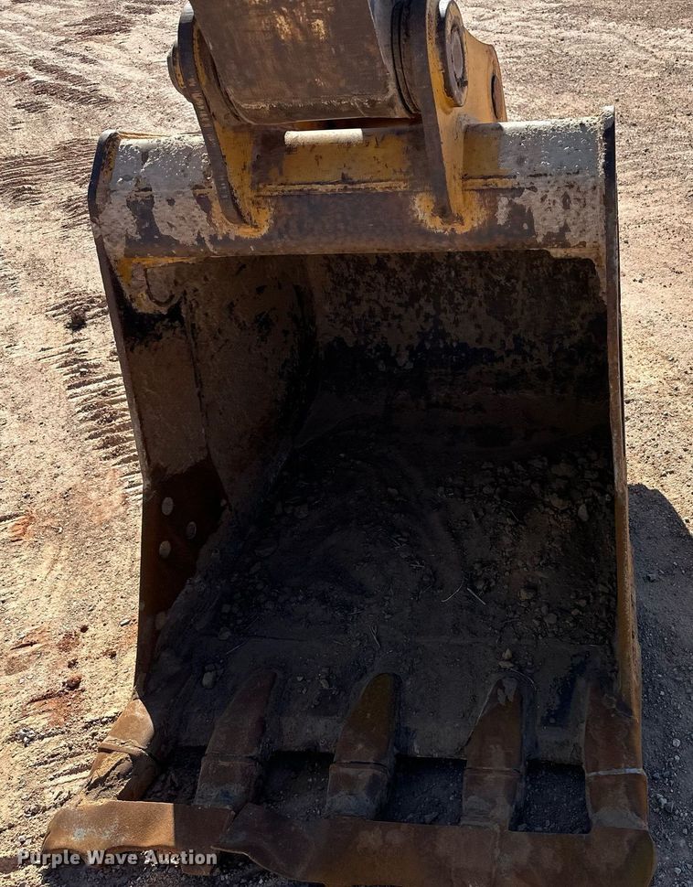 image for item ER8960 2012 John Deere 180G LC excavator