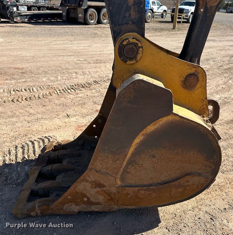 image for item ER8960 2012 John Deere 180G LC excavator