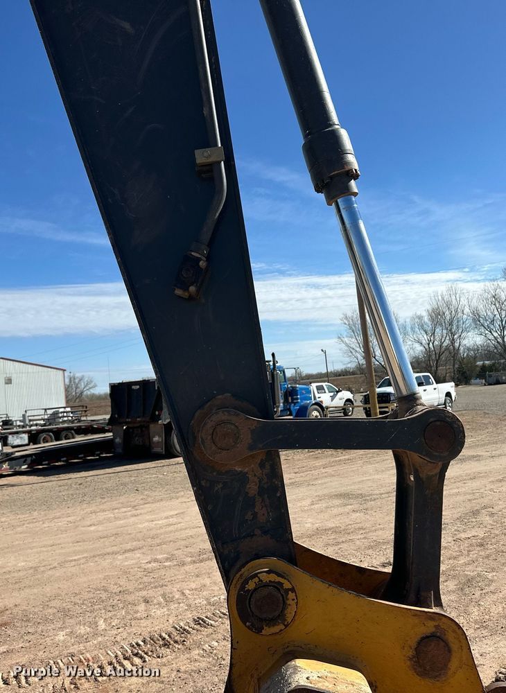 image for item ER8960 2012 John Deere 180G LC excavator