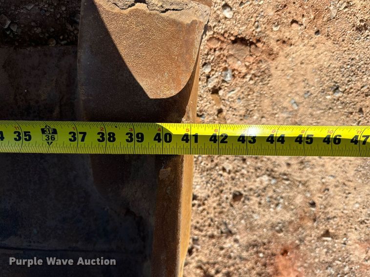 image for item ER8960 2012 John Deere 180G LC excavator