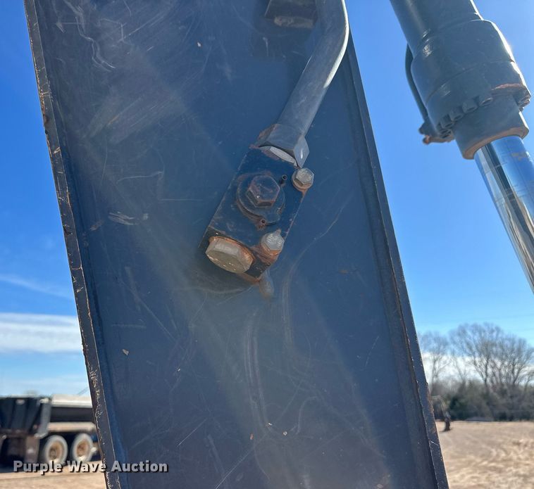 image for item ER8960 2012 John Deere 180G LC excavator