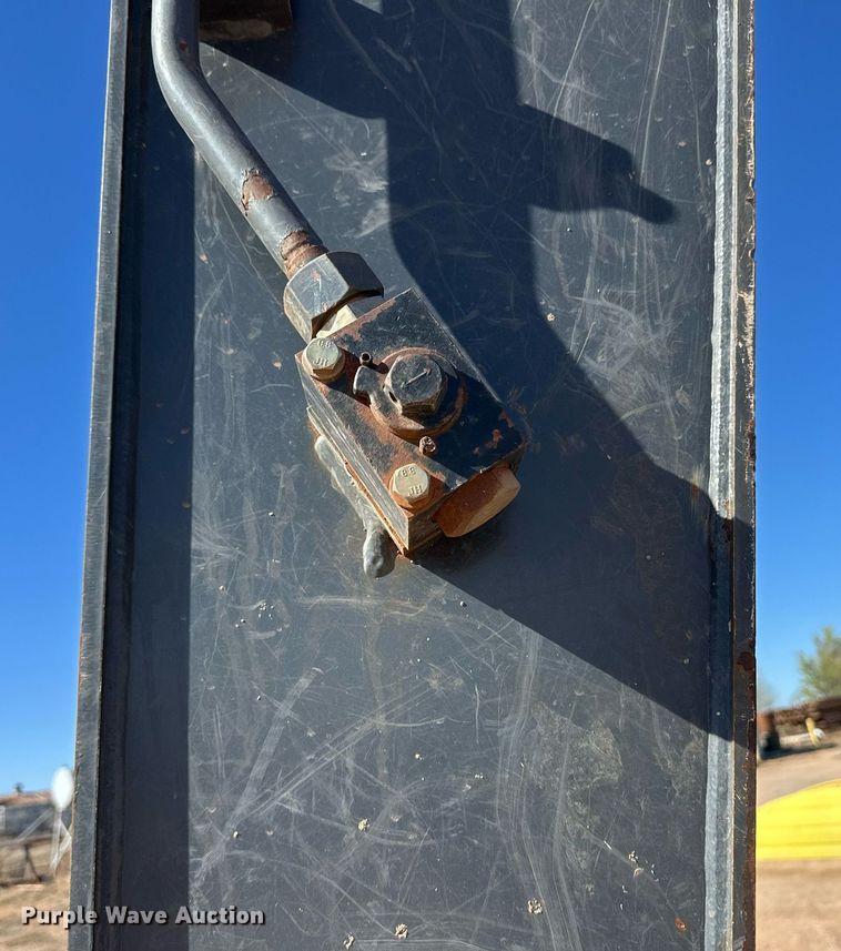 image for item ER8960 2012 John Deere 180G LC excavator