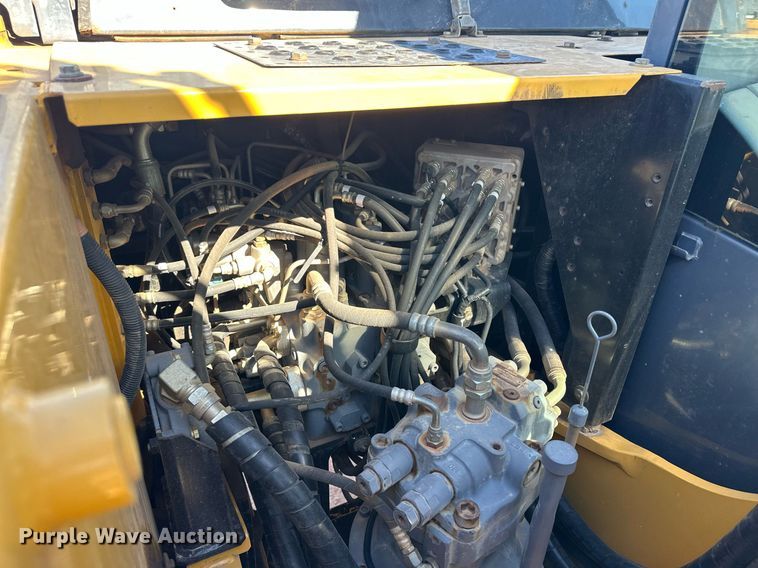 image for item ER8960 2012 John Deere 180G LC excavator