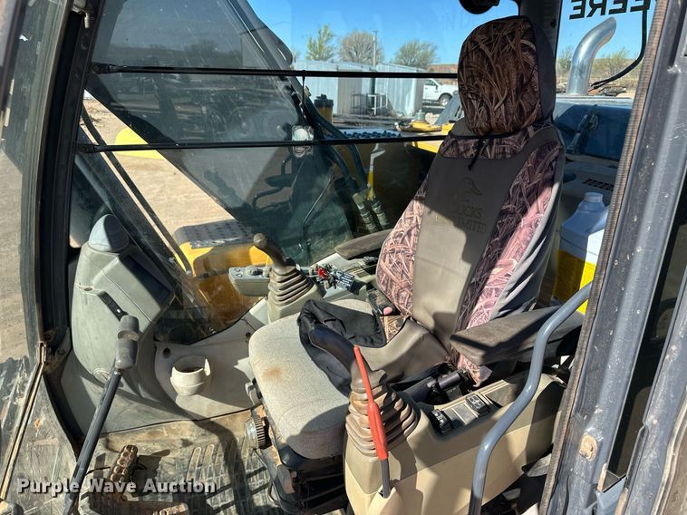 image for item ER8960 2012 John Deere 180G LC excavator