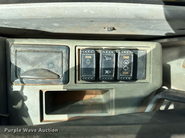 image for item ER8960 2012 John Deere 180G LC excavator