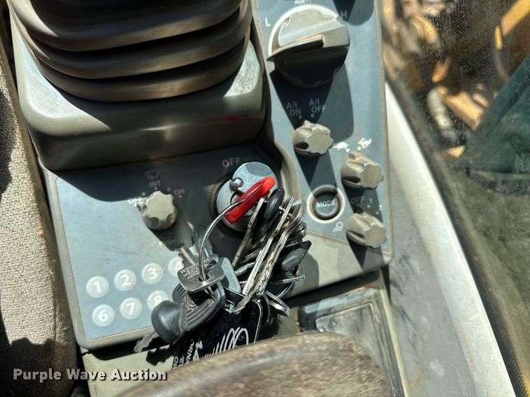 image for item ER8960 2012 John Deere 180G LC excavator