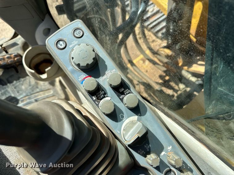 image for item ER8960 2012 John Deere 180G LC excavator