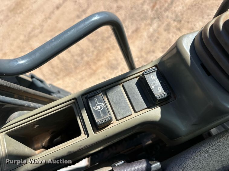 image for item ER8960 2012 John Deere 180G LC excavator