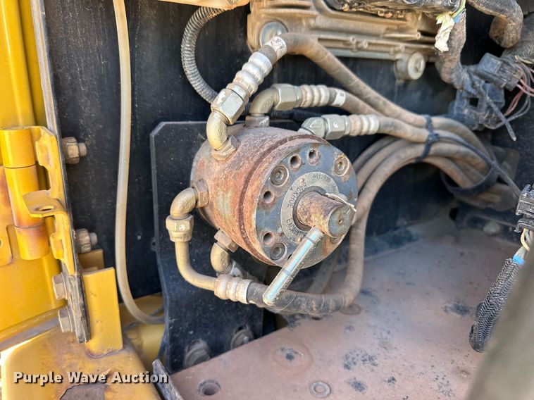 image for item ER8960 2012 John Deere 180G LC excavator