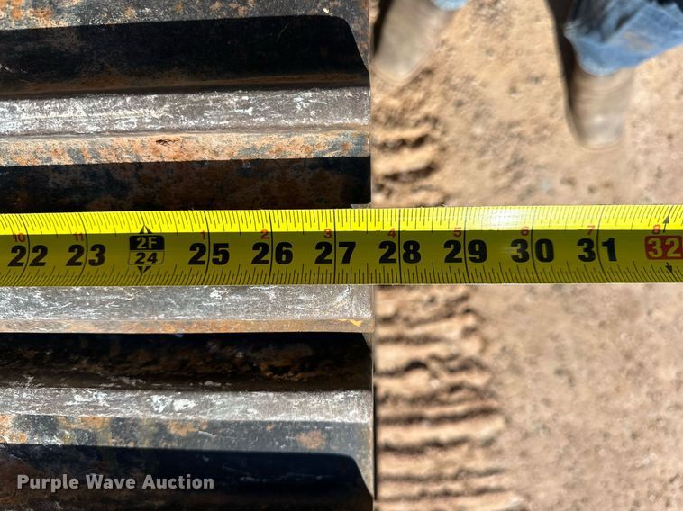 image for item ER8960 2012 John Deere 180G LC excavator