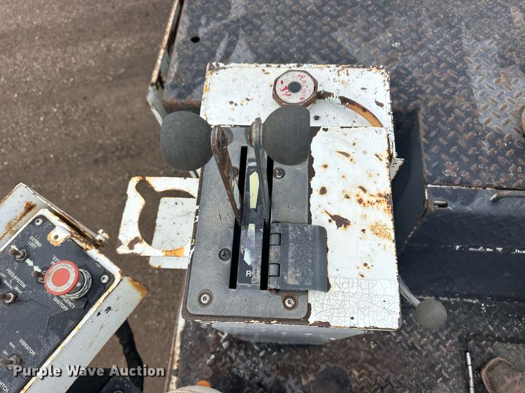 image for item ER8986 2002 Roadtec RP-155 paver