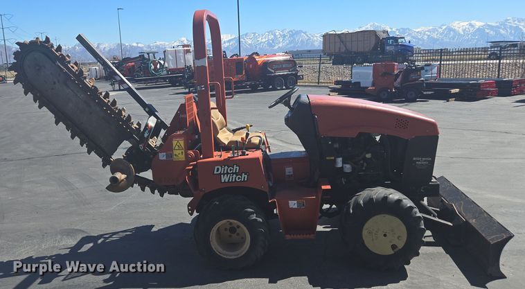 image for item FB9353 2006 Ditch Witch RT40 trencher