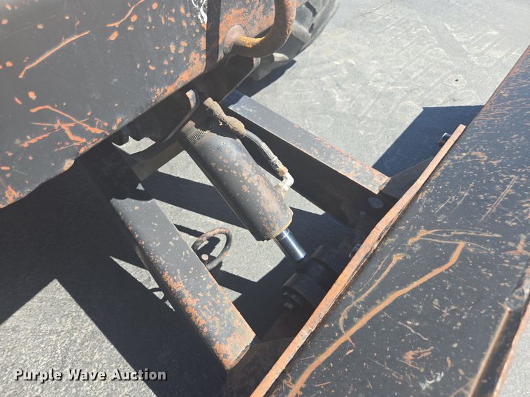 image for item FB9353 2006 Ditch Witch RT40 trencher