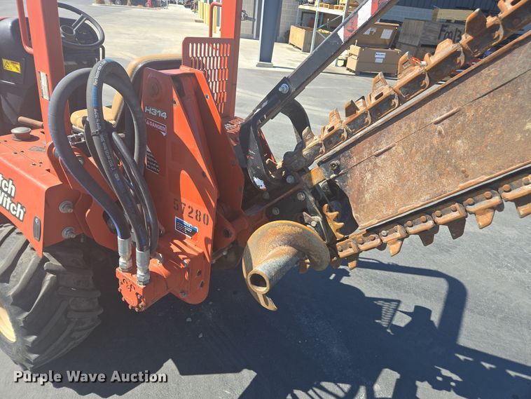 image for item FB9353 2006 Ditch Witch RT40 trencher