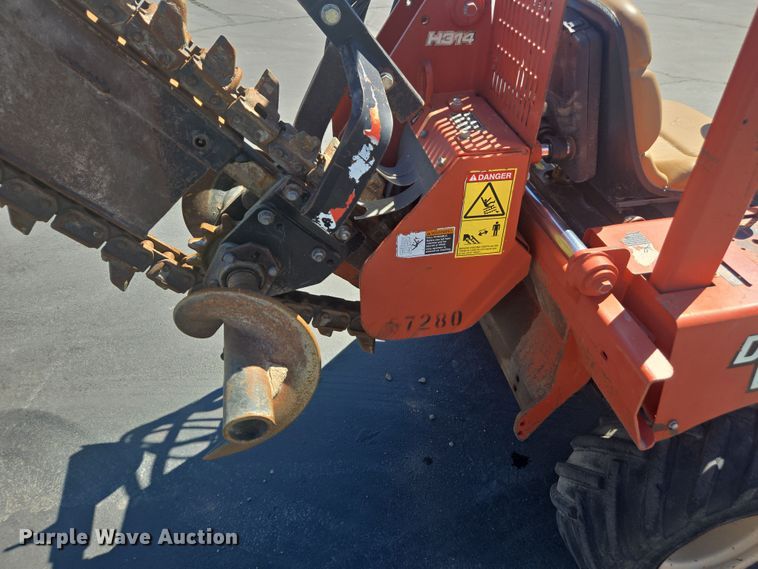 image for item FB9353 2006 Ditch Witch RT40 trencher