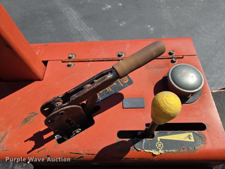 image for item FB9353 2006 Ditch Witch RT40 trencher