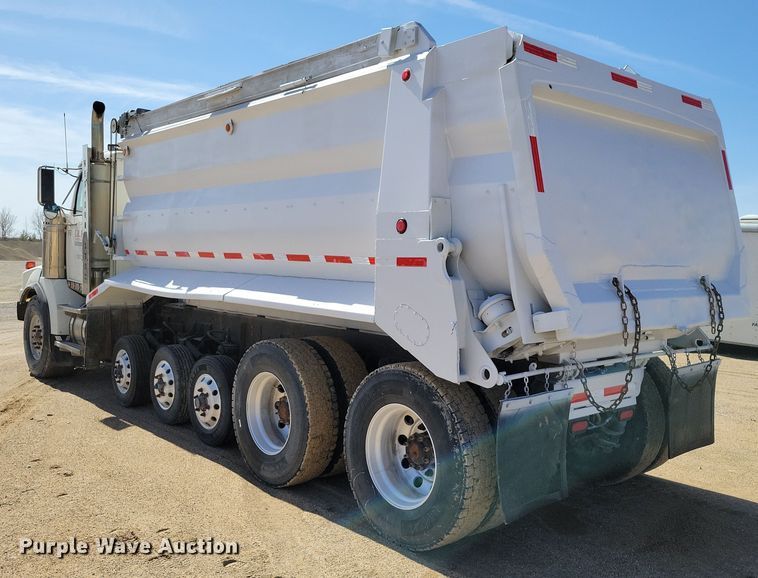 image for item NB9968 2006 Western Star 4900SA dump truck