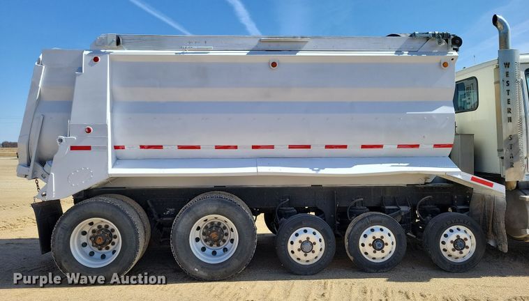 image for item NB9968 2006 Western Star 4900SA dump truck