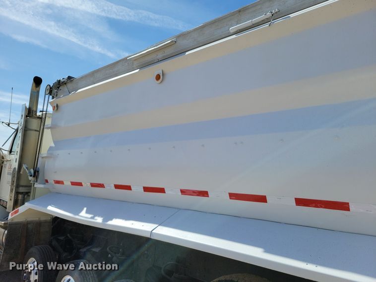 image for item NB9968 2006 Western Star 4900SA dump truck