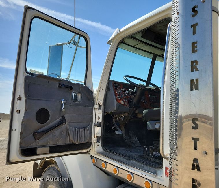 image for item NB9968 2006 Western Star 4900SA dump truck