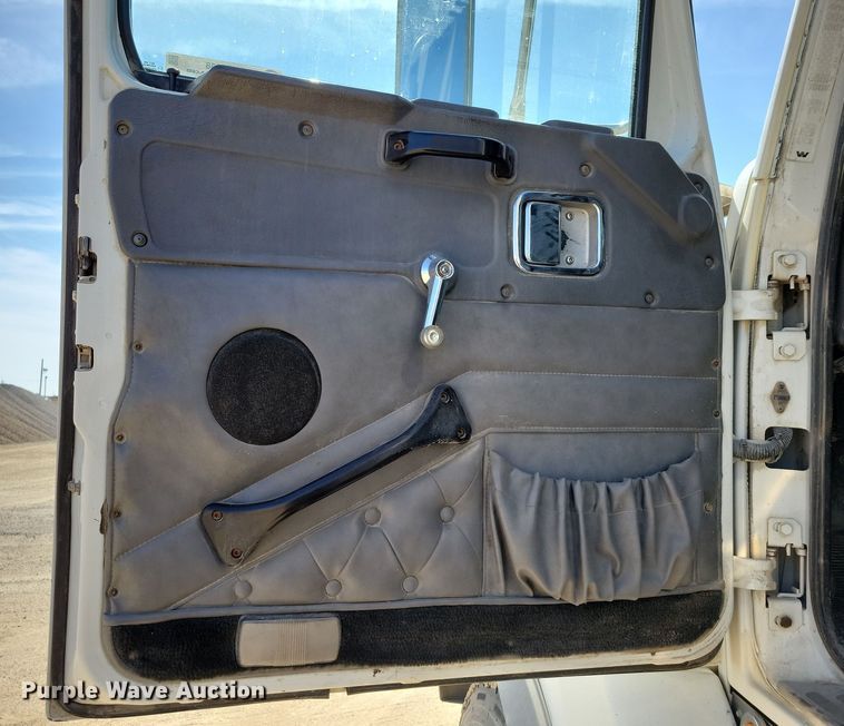 image for item NB9968 2006 Western Star 4900SA dump truck