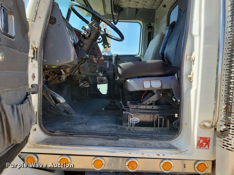 image for item NB9968 2006 Western Star 4900SA dump truck