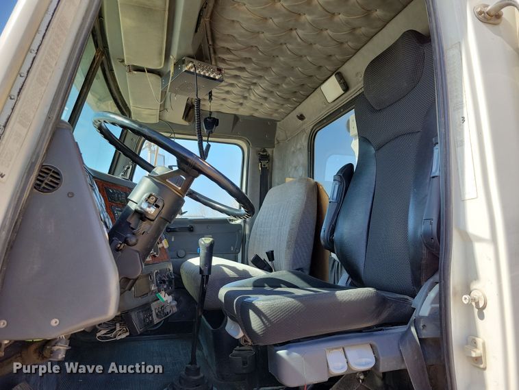 image for item NB9968 2006 Western Star 4900SA dump truck