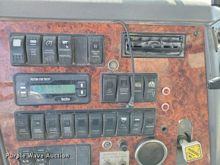 image for item NB9968 2006 Western Star 4900SA dump truck