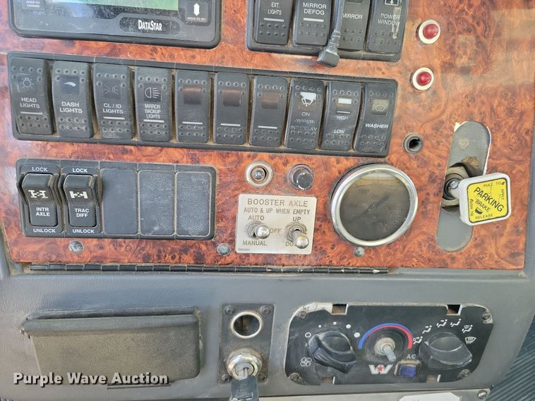 image for item NB9968 2006 Western Star 4900SA dump truck