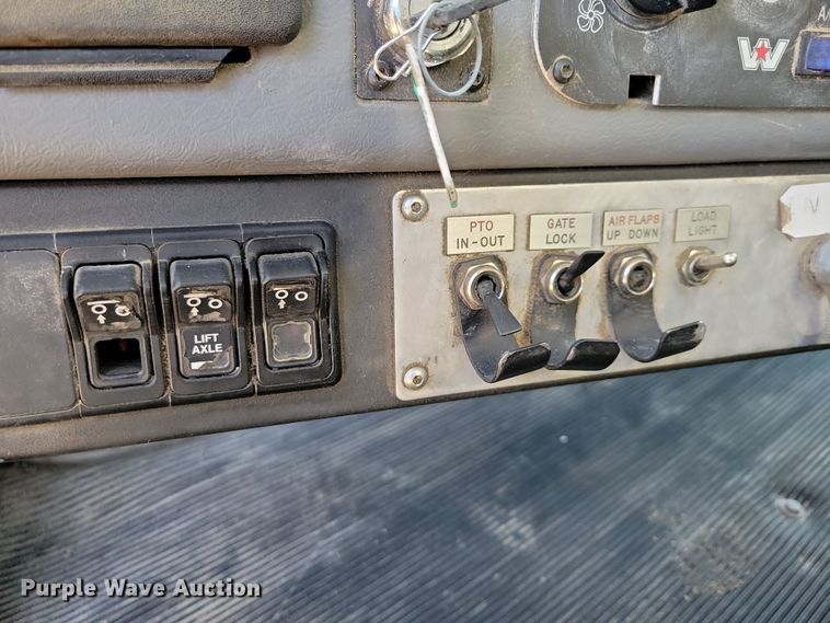 image for item NB9968 2006 Western Star 4900SA dump truck